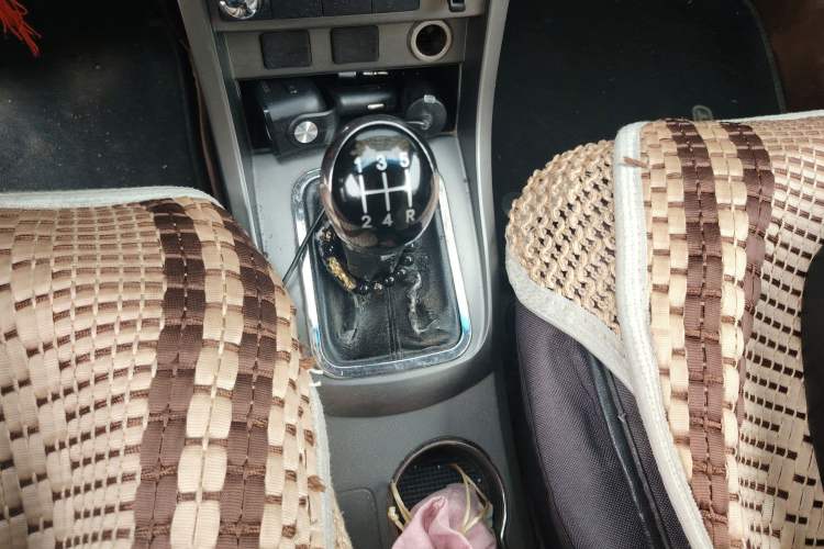 Used Geely Auto Classic Emgrand 2013 Sedan 1.5L Manual Entry-Level Model Gear Lever