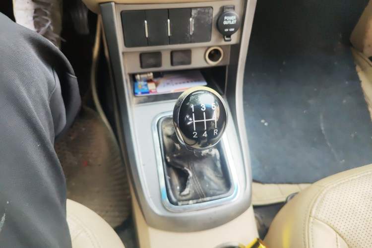 Used Geely Auto Classic Emgrand 2013 Sedan 1.5L Manual Elite Model Gear Lever