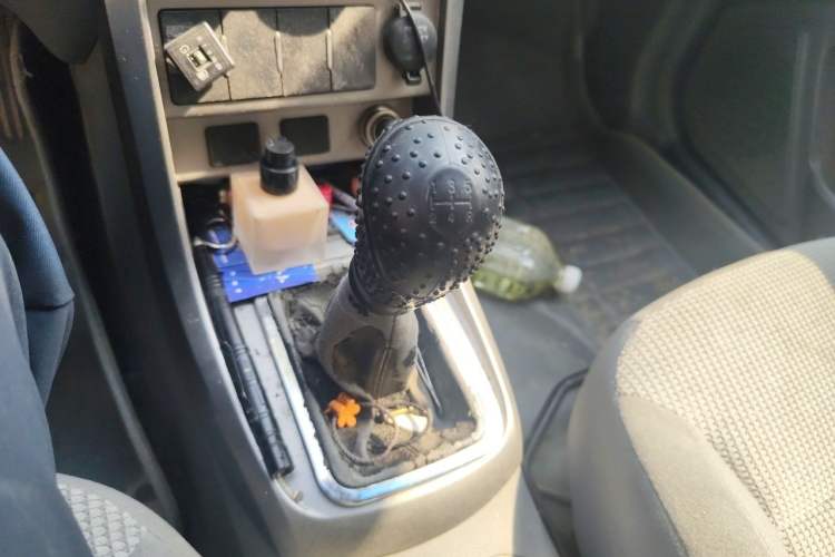 Used Geely Auto Classic Emgrand 2013 Sedan 1.5L Manual Entry-Level Model Gear Lever