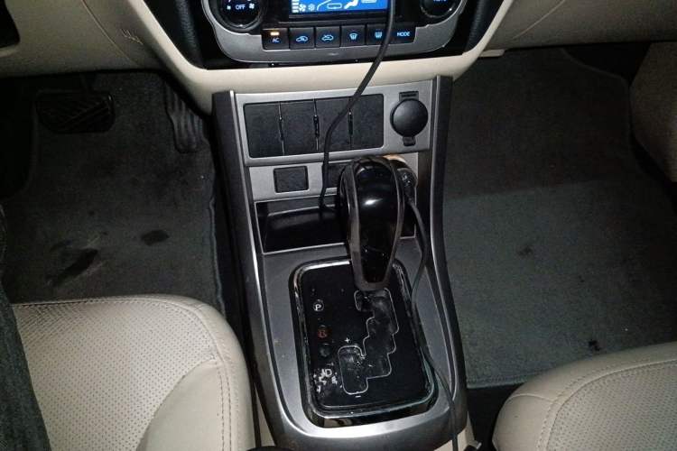 Used Geely Auto Classic Emgrand 2013 Sedan 1.8L CVT Prestige Model Gear Lever