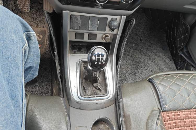 Used Geely Auto Classic Emgrand 2013 Sedan 1.5L Manual Entry-Level Model Gear Lever