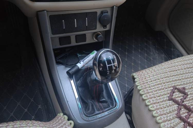 Used Geely Auto Classic Emgrand 2013 Sedan 1.5L Manual Elite Model Gear Lever