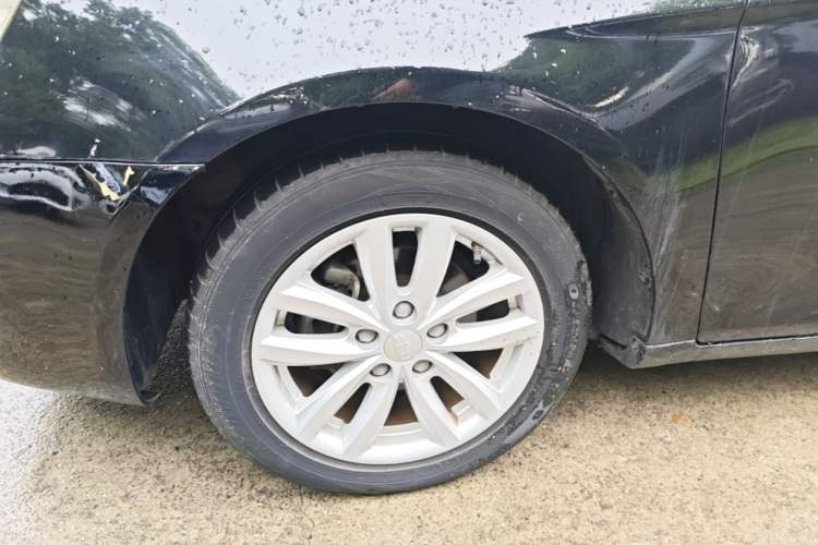Used Geely Auto Classic Emgrand 2013 Sedan 1.8L CVT Prestige Model Left Front Wheel Hub