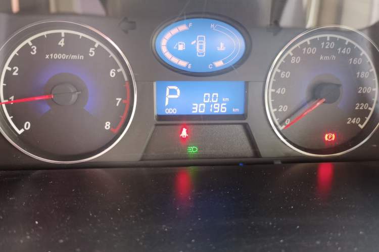 Used Geely Auto Classic Emgrand 2013 Sedan 1.8L CVT Elite Model Odometer Close Up