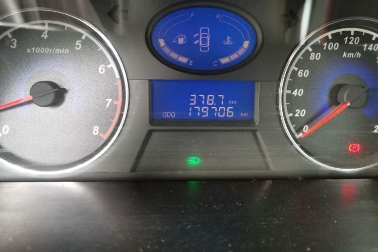 Used Geely Auto Classic Emgrand 2013 Sedan 1.5L Manual Entry-Level Model Odometer Close Up