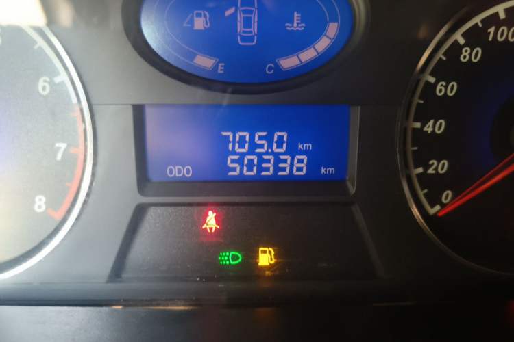 Used Geely Auto Classic Emgrand 2013 Sedan 1.5L Manual Entry-Level Model Odometer Close Up