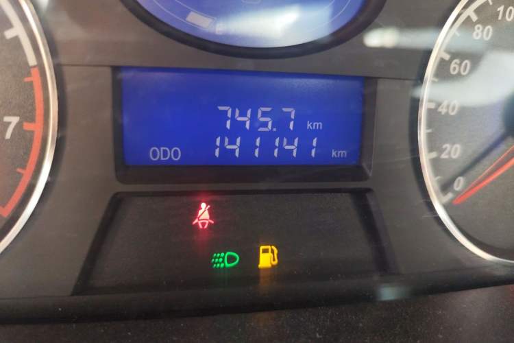Used Geely Auto Classic Emgrand 2013 Sedan 1.5L Manual Entry-Level Model Odometer Close Up