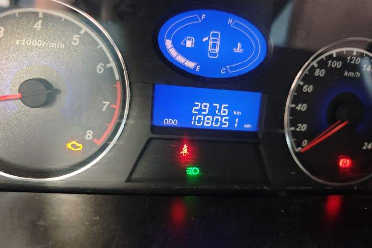 Used Geely Auto Classic Emgrand 2013 Sedan 1.5L Manual Entry-Level Model Odometer Close Up