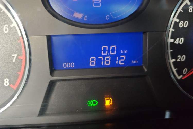 Used Geely Auto Classic Emgrand 2013 Sedan 1.5L Manual Entry-Level Model Odometer Close Up