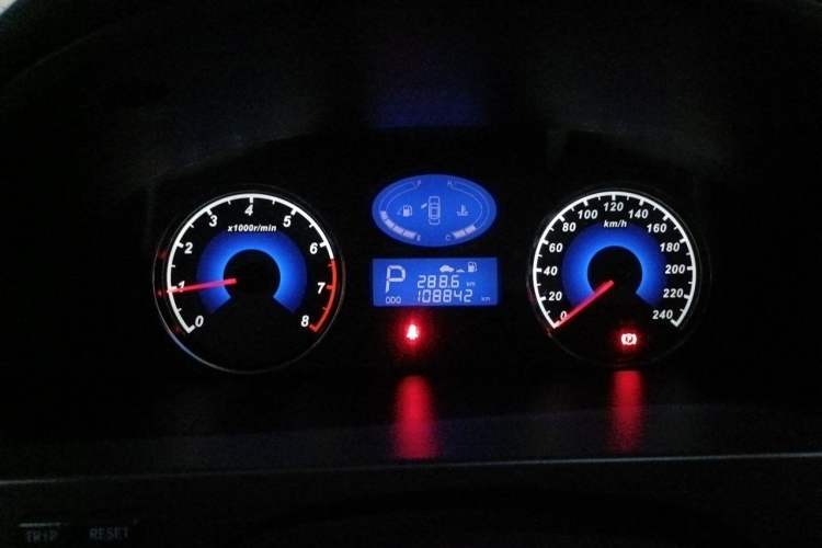 Used Geely Auto Classic Emgrand 2013 Sedan 1.8L CVT Prestige Model Odometer Close Up