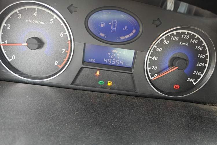 Used Geely Auto Classic Emgrand 2013 Sedan 1.5L Manual Entry-Level Model Odometer Close Up