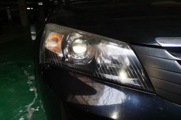 Used Geely Auto Classic Emgrand 2013 Sedan 1.5L Manual Entry-Level Model Right Front Headlight