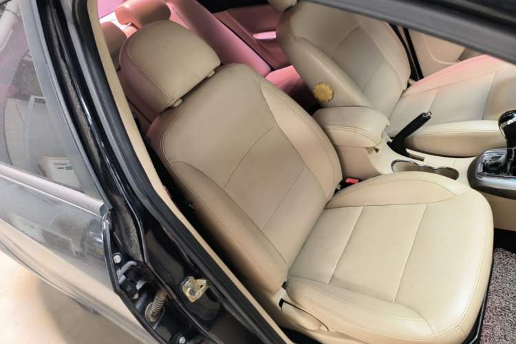 Used Geely Auto Classic Emgrand 2013 Sedan 1.8L Manual Elite Model Right Front Seat