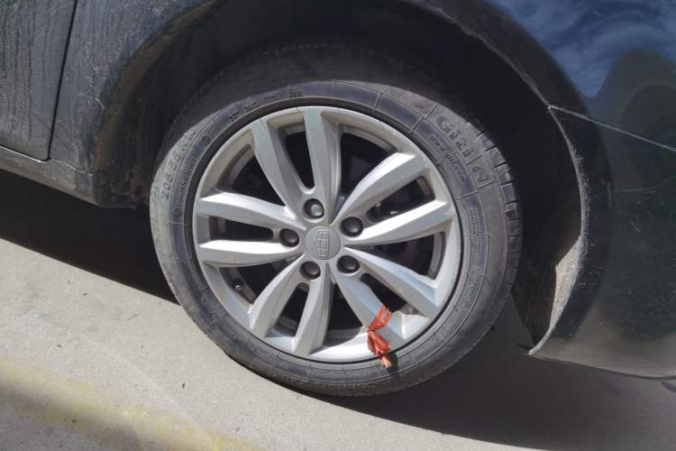 Used Geely Auto Classic Emgrand 2013 Sedan 1.8L Manual Luxury Model Right Front Wheel Hub
