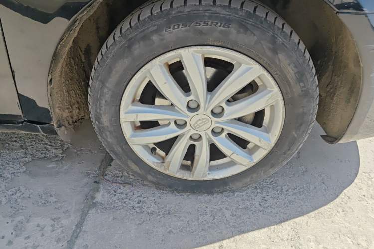 Used Geely Auto Classic Emgrand 2013 Sedan 1.5L Manual Elite Model Right Front Wheel Hub