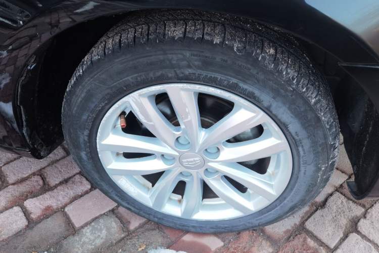 Used Geely Auto Classic Emgrand 2013 Sedan 1.8L CVT Elite Model Right Front Wheel Hub