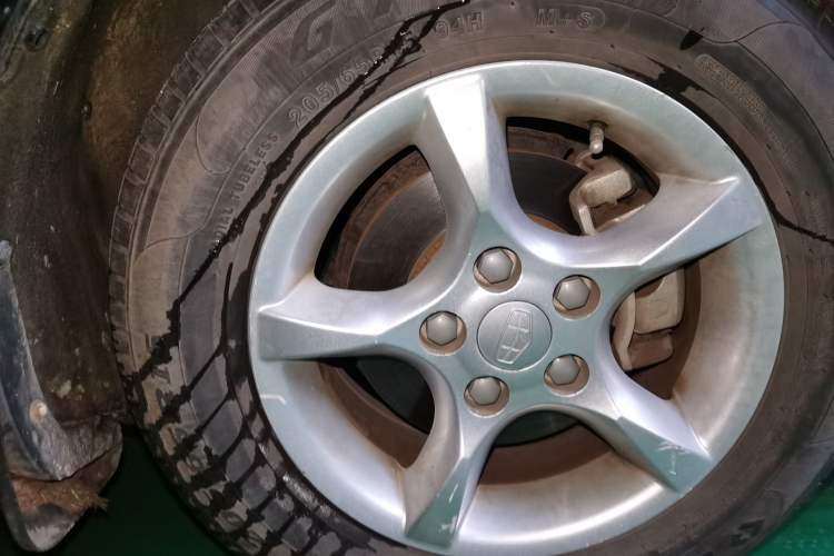 Used Geely Auto Classic Emgrand 2013 Sedan 1.5L Manual Entry-Level Model Right Front Wheel Hub