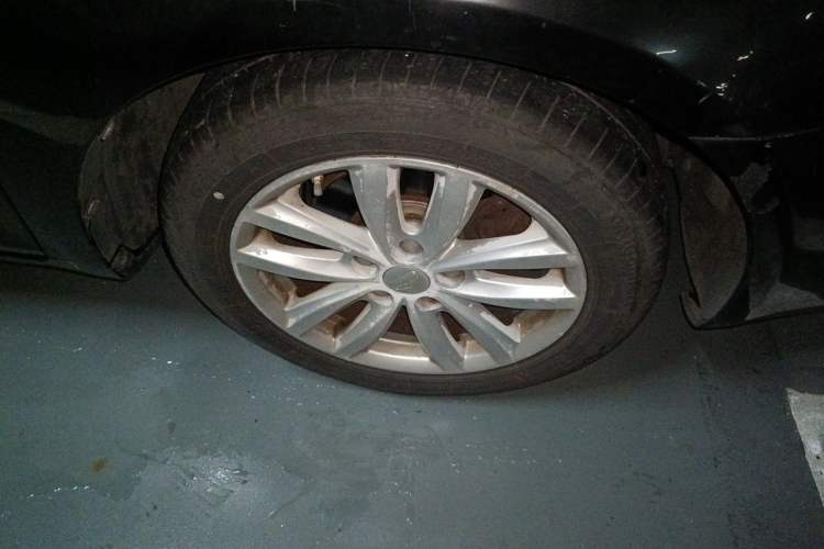 Used Geely Auto Classic Emgrand 2013 Sedan 1.8L CVT Prestige Model Right Front Wheel Hub