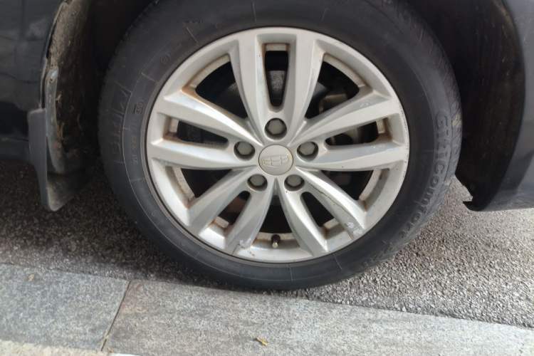 Used Geely Auto Classic Emgrand 2013 Sedan 1.8L Manual Elite Model Right Front Wheel Hub