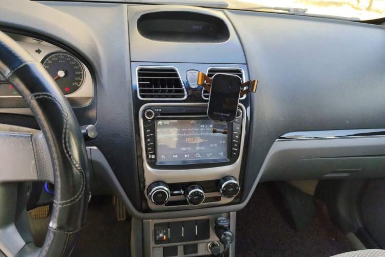 Used Geely Auto Classic Emgrand 2013 Sedan 1.8L Manual Entry-Level CNG Model Audio And AC Panel