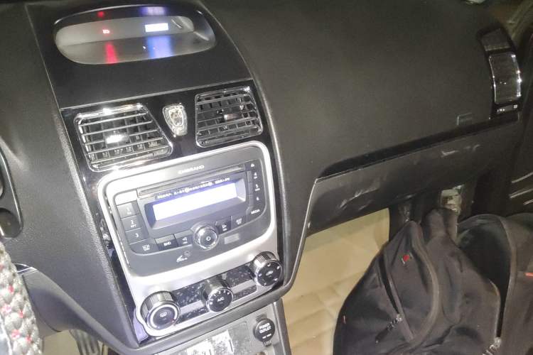 Used Geely Auto Classic Emgrand 2013 Hatchback 1.5L Manual Luxury Model Audio And AC Panel