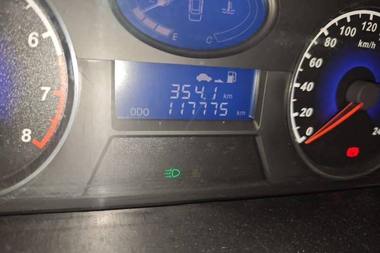 Used Geely Auto Classic Emgrand 2013 Sedan 1.5L Manual Entry-Level Model Odometer Close Up