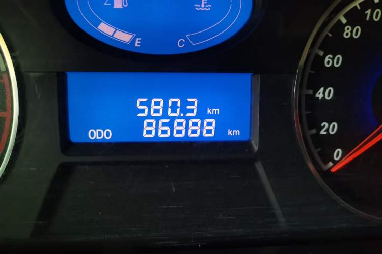 Used Geely Auto Classic Emgrand 2013 Hatchback 1.5L Manual Entry-Level Model Odometer Close Up