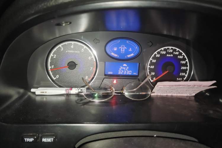 Used Geely Auto Classic Emgrand 2013 Hatchback 1.5L Manual Luxury Model Odometer Close Up