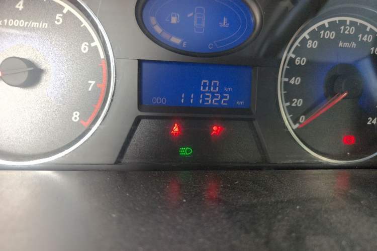 Used Geely Auto Classic Emgrand 2013 Sedan 1.5L Manual Entry-Level Model Odometer Close Up