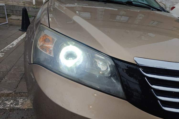 Used Geely Auto Classic Emgrand 2013 Sedan 1.8L Manual Luxury Model Right Front Headlight