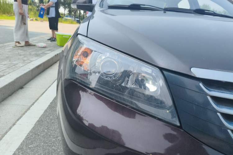 Used Geely Auto Classic Emgrand 2013 Sedan 1.8L Manual Elite Model Right Front Headlight