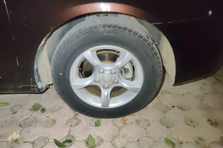 Used Geely Auto Classic Emgrand 2013 Hatchback 1.5L Manual Entry-Level Model Right Front Wheel Hub