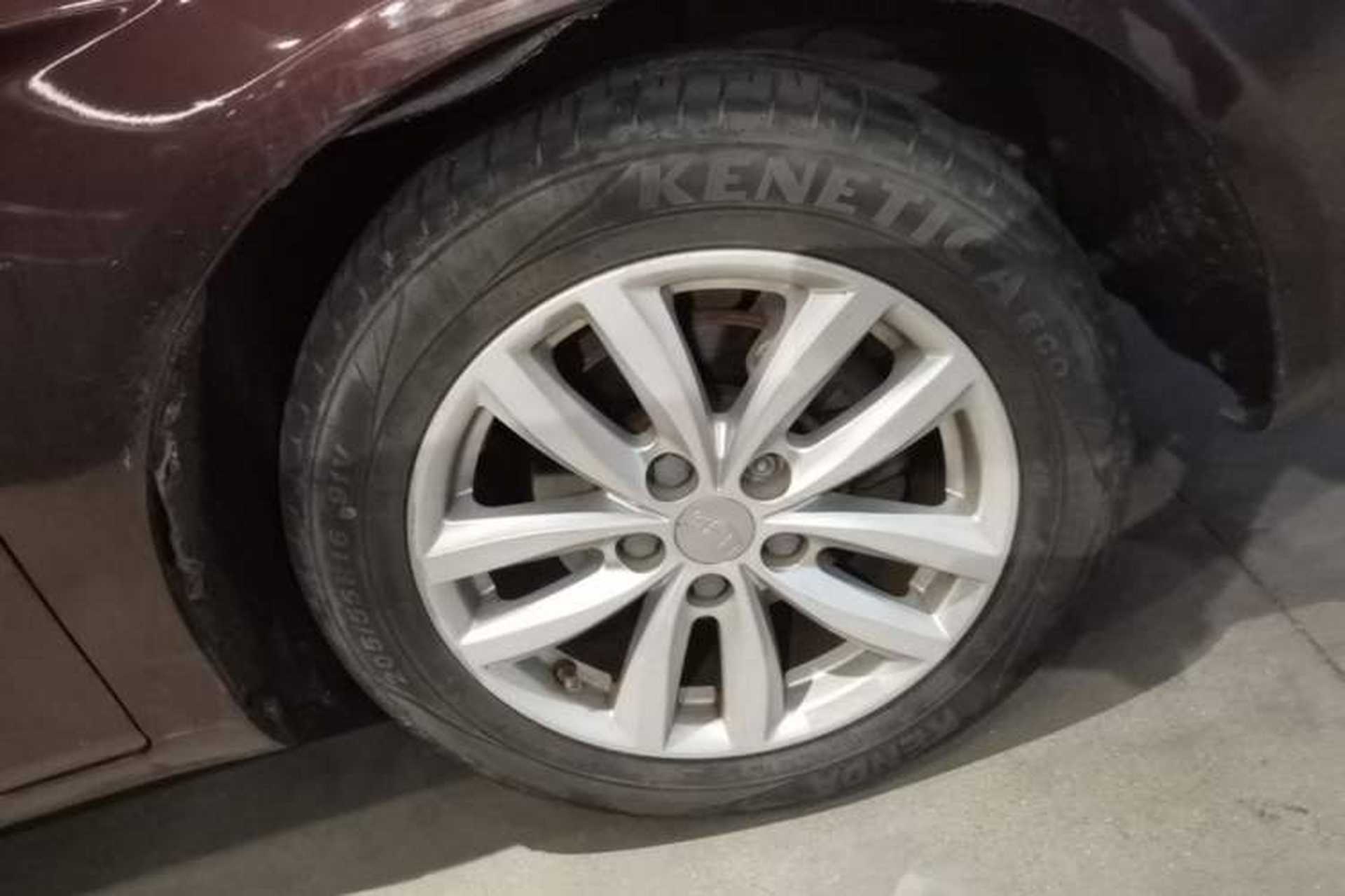 Used Geely Auto Classic Emgrand 2013 Sedan 1.8L Manual Luxury Model Right Front Wheel Hub