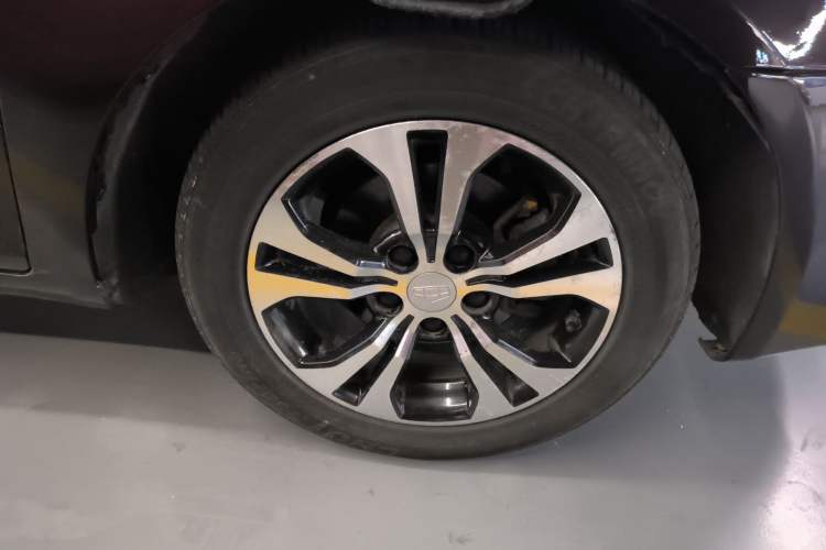 Used Geely Auto Classic Emgrand 2013 Hatchback 1.5L Manual Luxury Model Right Rear Wheel Hub