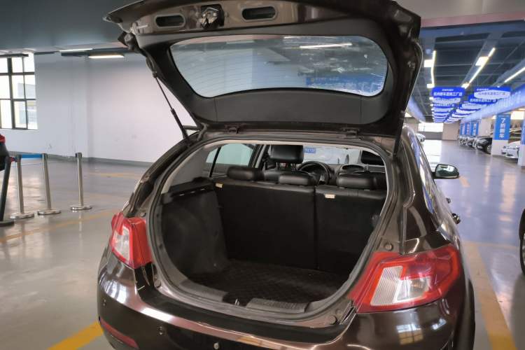 Used Geely Auto Classic Emgrand 2013 Hatchback 1.5L Manual Luxury Model Trunk