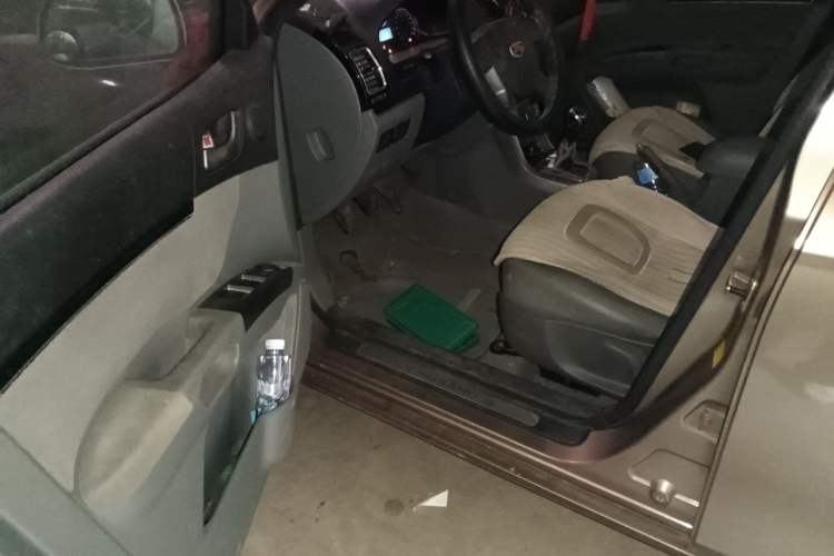 Used Geely Auto Classic Emgrand 2013 Sedan 1.5L Manual Entry-Level Model Driver Seat