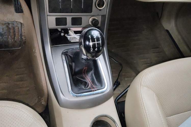 Used Geely Auto Classic Emgrand 2013 Sedan 1.8L Manual Elite Model Gear Lever