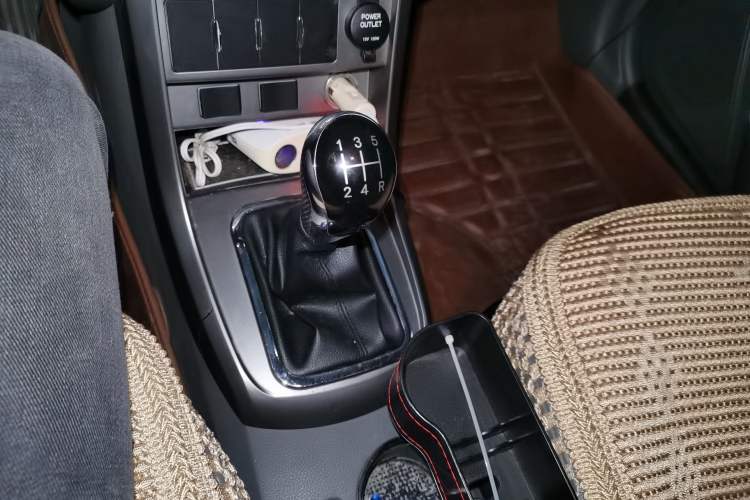 Used Geely Auto Classic Emgrand 2013 Sedan 1.5L Manual Entry-Level Model Gear Lever