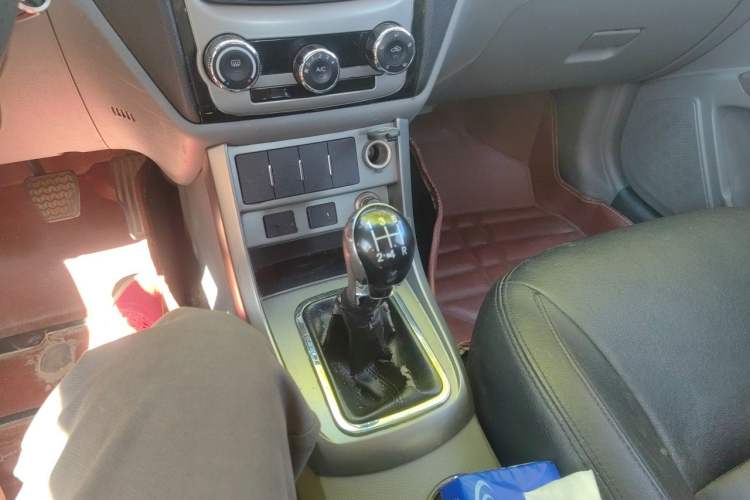 Used Geely Auto Classic Emgrand 2013 Sedan 1.5L Manual Entry-Level Model Gear Lever