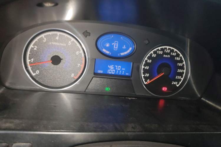 Used Geely Auto Classic Emgrand 2013 Sedan 1.8L Manual Elite Model Odometer Close Up
