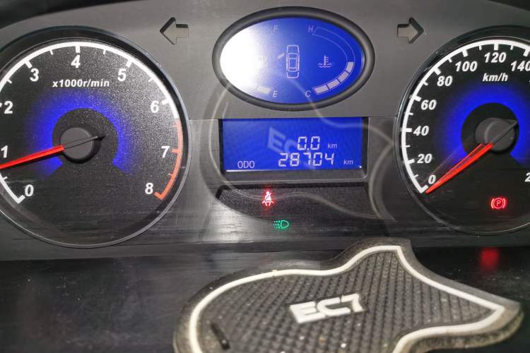 Used Geely Auto Classic Emgrand 2013 Sedan 1.5L Manual Entry-Level Model Odometer Close Up