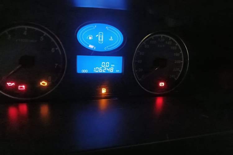 Used Geely Auto Classic Emgrand 2013 Sedan 1.5L Manual Entry-Level Model Odometer Close Up