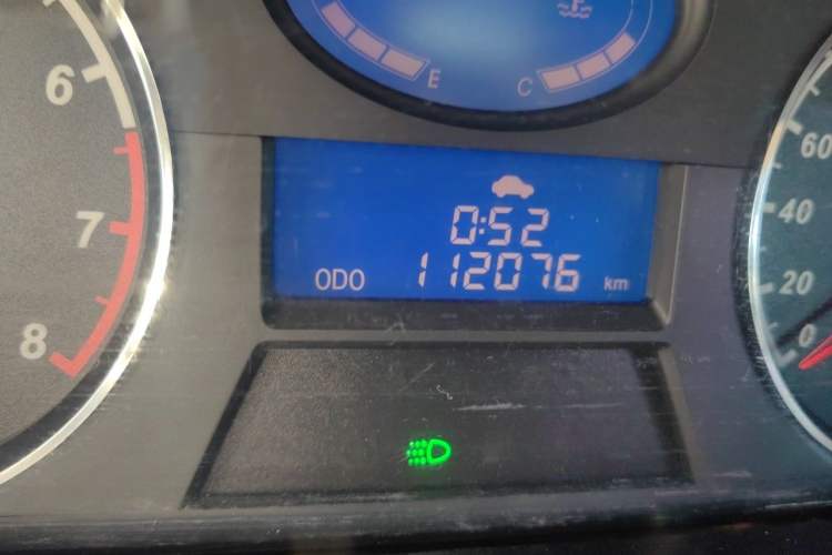 Used Geely Auto Classic Emgrand 2013 Sedan 1.5L Manual Entry-Level Model Odometer Close Up