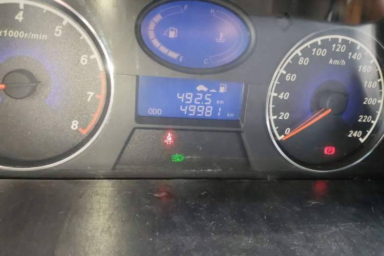 Used Geely Auto Classic Emgrand 2013 Sedan 1.5L Manual Entry-Level Model Odometer Close Up