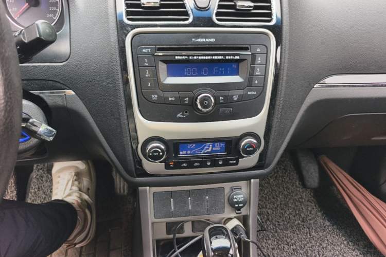 Used Geely Auto Classic Emgrand 2013 Hatchback 1.8L CVT Elite Model Audio And AC Panel