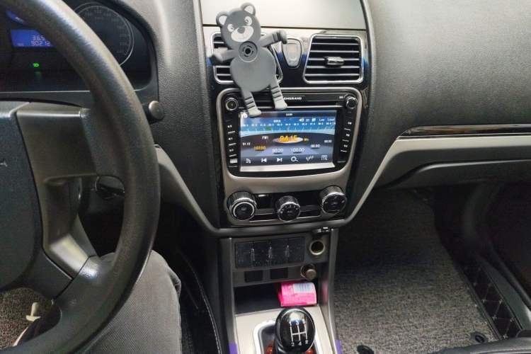 Used Geely Auto Classic Emgrand 2013 Sedan 1.5L Manual Entry-Level Model Audio And AC Panel