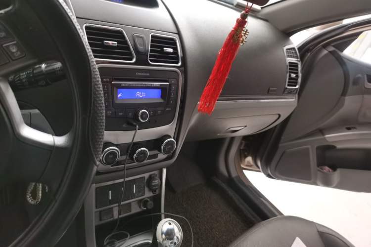 Used Geely Auto Classic Emgrand 2013 Sedan 1.5L Manual Entry-Level Model Audio And AC Panel