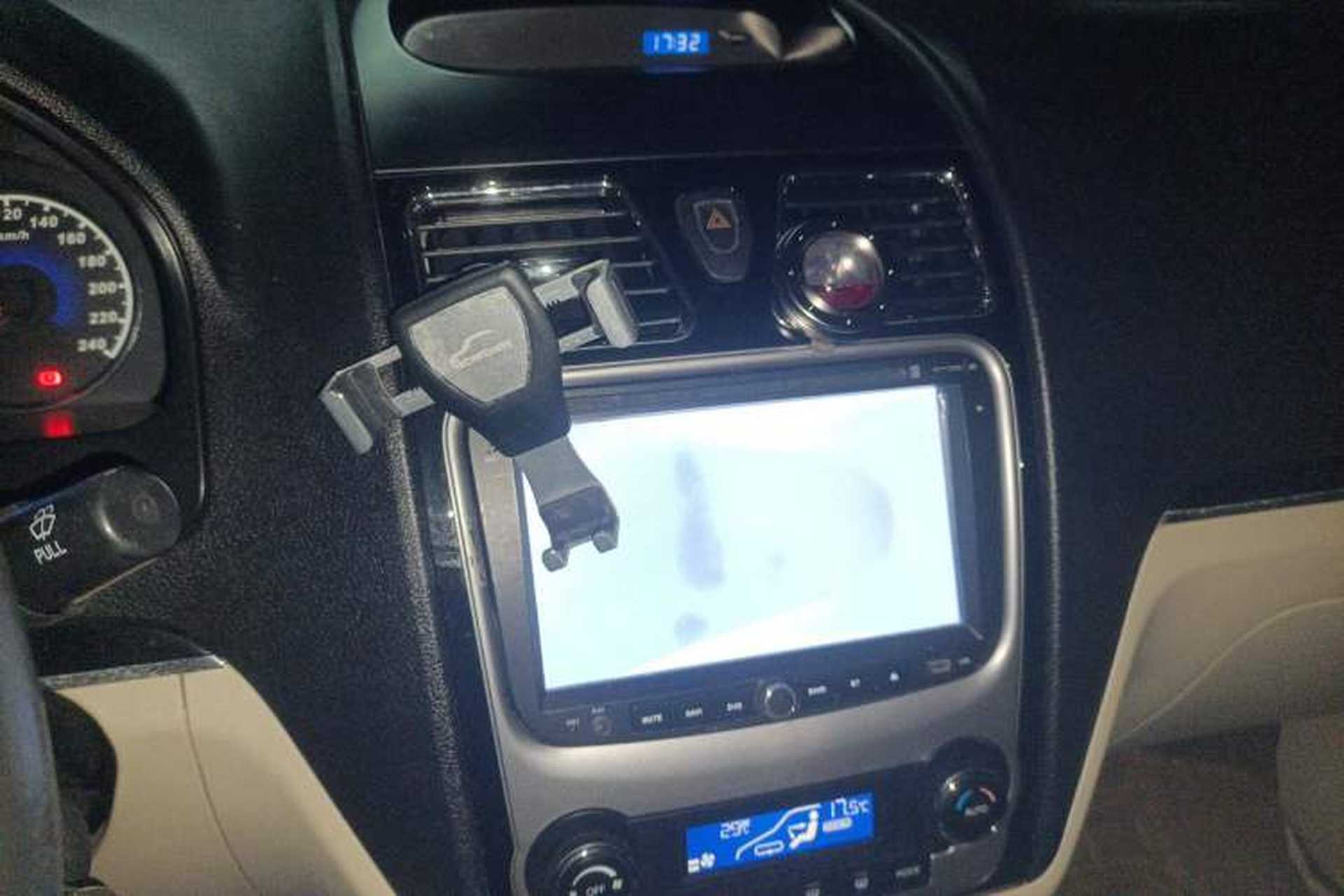 Used Geely Auto Classic Emgrand 2013 Sedan 1.8L CVT Elite Model Audio And AC Panel