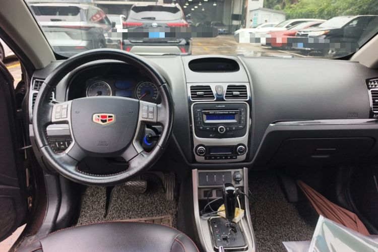 Used Geely Auto Classic Emgrand 2013 Hatchback 1.8L CVT Elite Model Center Console