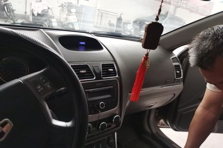 Used Geely Auto Classic Emgrand 2013 Sedan 1.5L Manual Entry-Level Model Center Console